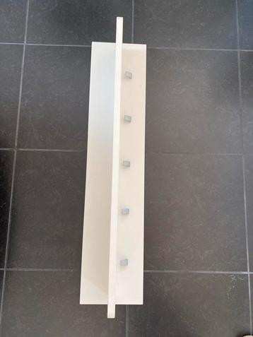 Witte Wandkapstok met 6 Haken beschikbaar voor biedingen