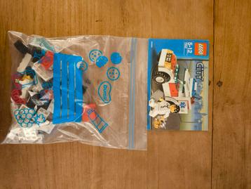 Leuke Lego set 7902 doktersauto  beschikbaar voor biedingen
