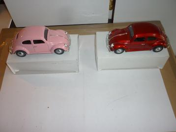 1:24 2 Volkswagens Kever in nieuwstaat uit China type S9 beschikbaar voor biedingen