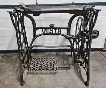 Antiek Vesta Naaimachine Onderstel - Gietijzer beschikbaar voor biedingen