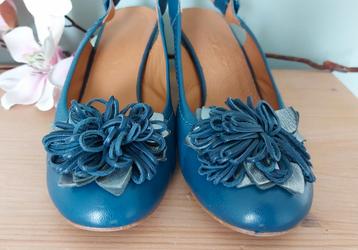 Blauwe Leren Pumps met Bloemendetail - Maat 38,5 Jhay beschikbaar voor biedingen