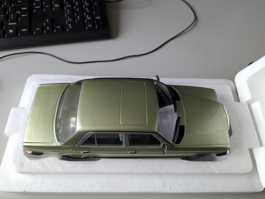 Mercedes-Benz 280 E, Hobby en Vrije tijd, Modelauto's | 1:18, Ophalen of Verzenden, Nieuw, Auto