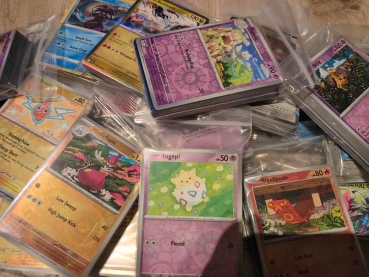 50 verschillende Pokemon kaartjes, Hobby en Vrije tijd, Verzamelkaartspellen | Pokémon, Ophalen of Verzenden