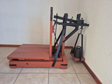 Antieke weegschaal beschikbaar voor biedingen