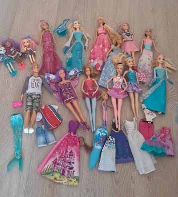 Barbies en accessoires  beschikbaar voor biedingen