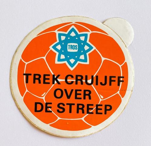 TREK CRUIJFF OVER DE STREEP - oude sticker 1977, Verzamelen, Sportartikelen en Voetbal, Nieuw, Poster, Plaatje of Sticker, Ajax