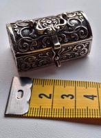 Knot kistje ..klein oud model..+- 3X2 CM, Antiek en Kunst, Ophalen of Verzenden, Zilver