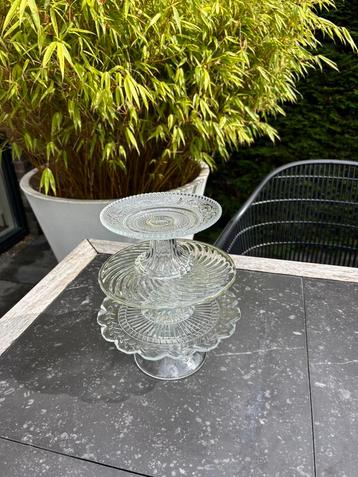 Taartplateau’s glas swirl, brocant,vintage,zgan beschikbaar voor biedingen