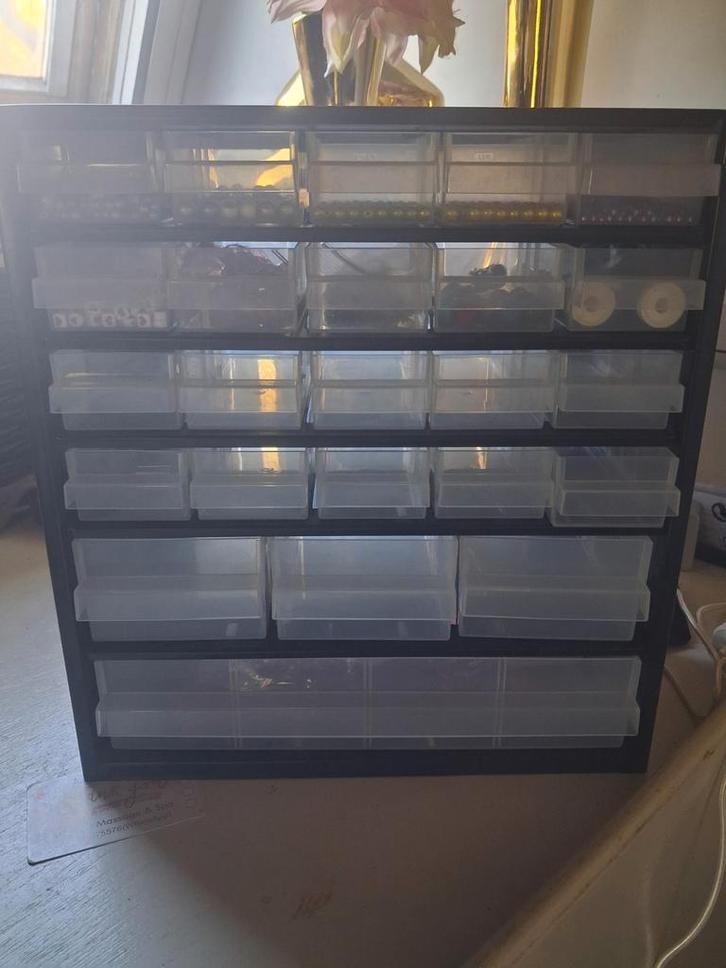 Kralenkast, Hobby en Vrije tijd, Kralen en Sieraden maken, Zo goed als nieuw, Kraal, Ophalen
