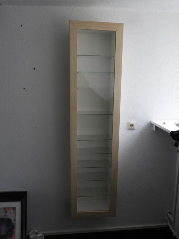 Ikea BERTBY vitrinekastje, Huis en Inrichting, Kasten | Vitrinekasten, Gebruikt, 150 tot 200 cm, 50 tot 100 cm, Minder dan 25 cm