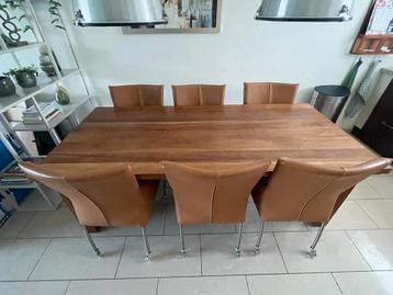 eettafel met 6 stoelen beschikbaar voor biedingen