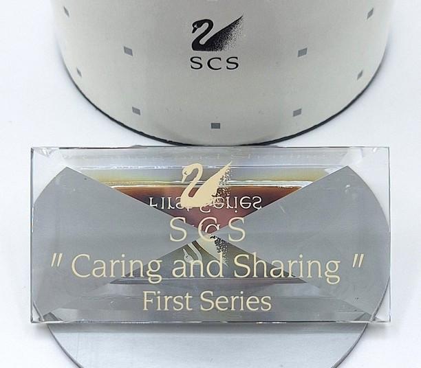 Titel plaquette Caring and Sharing (1987-1989), Verzamelen, Swarovski, Figuurtje, Verzenden