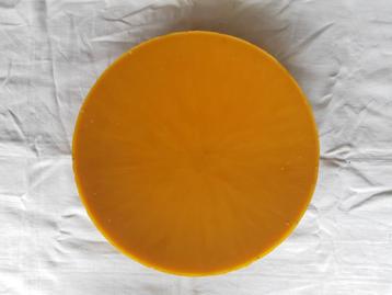 Bijenwas, blok van 4,2 kg, uit eigen imkerij. beschikbaar voor biedingen