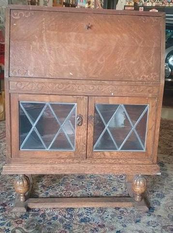 leuk klein oud secretaire  beschikbaar voor biedingen