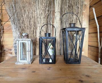 Drie lantaarns (2x metaal/glas; 1x hout/glas) beschikbaar voor biedingen