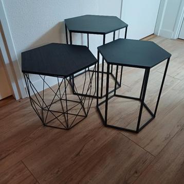 hexagon bijzet of salontafeltjes beschikbaar voor biedingen