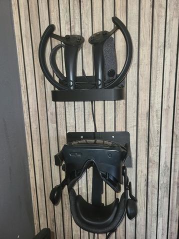Valve Index VR Headset + Controllers + Wandhouder beschikbaar voor biedingen