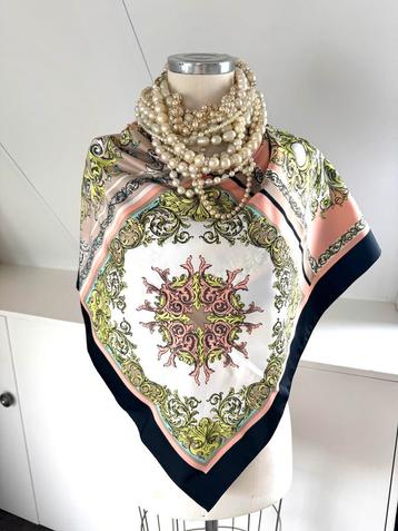 VINTAGE Bonneterie  sjaal shawl roze zwart 85 x 90 cm CHCS beschikbaar voor biedingen