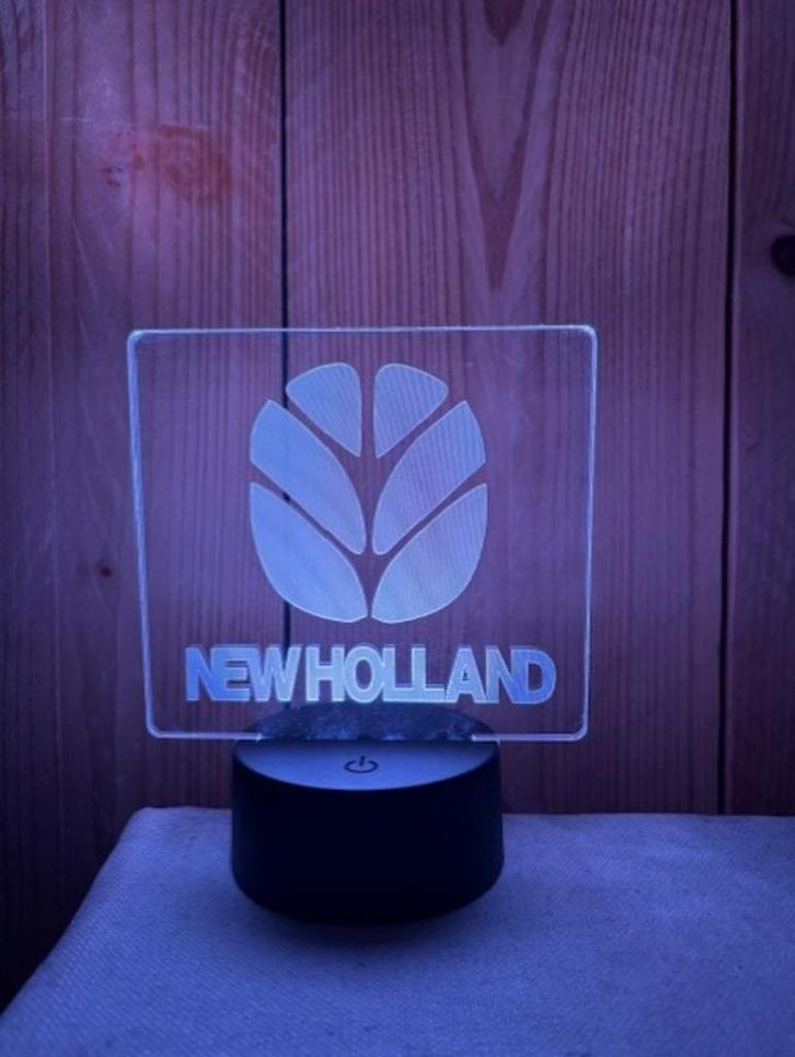 New Holland logo lamp, Huis en Inrichting, Lampen | Tafellampen, Nieuw, Minder dan 50 cm, Hout, Ophalen of Verzenden
