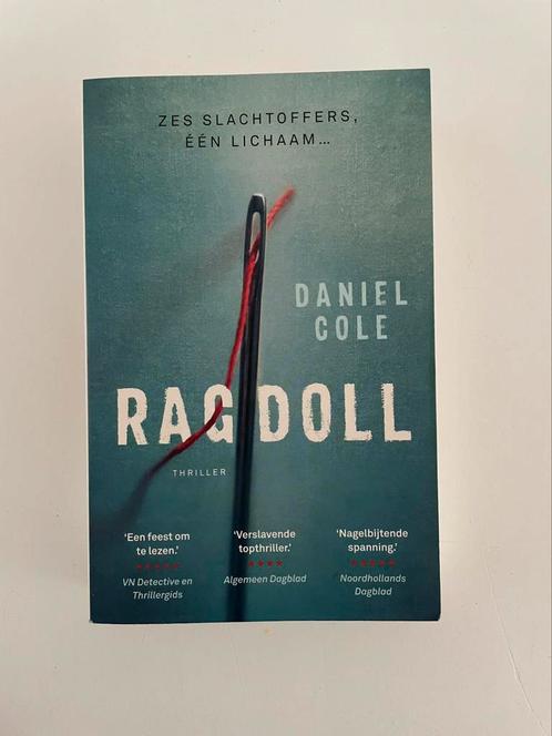 Daniel Cole - Ragdoll, Boeken, Thrillers, Zo goed als nieuw, Nederland, Ophalen of Verzenden