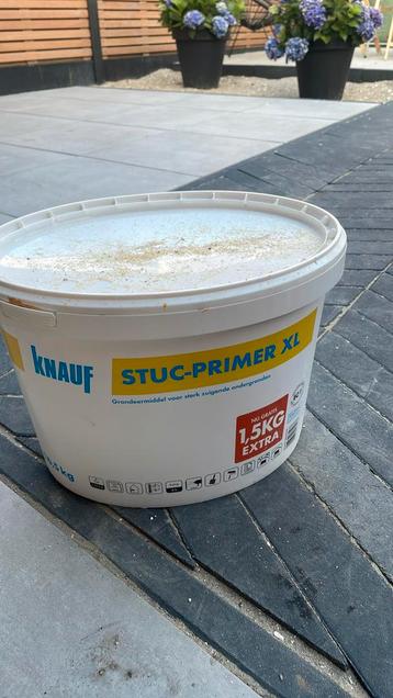 Bijna vol 16,5 kg stuc primer beschikbaar voor biedingen