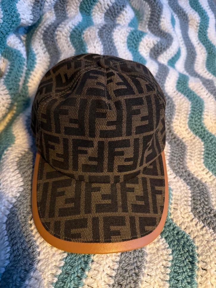 Fendi Pet, Kleding | Heren, Hoeden en Petten, Zo goed als nieuw, Pet, One size fits all, Ophalen