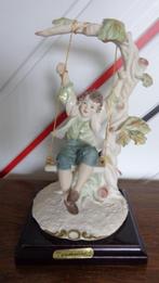 Beeldje Jongen op schommel, Verzamelen, Beelden en Beeldjes, Ophalen, Zo goed als nieuw, Mens