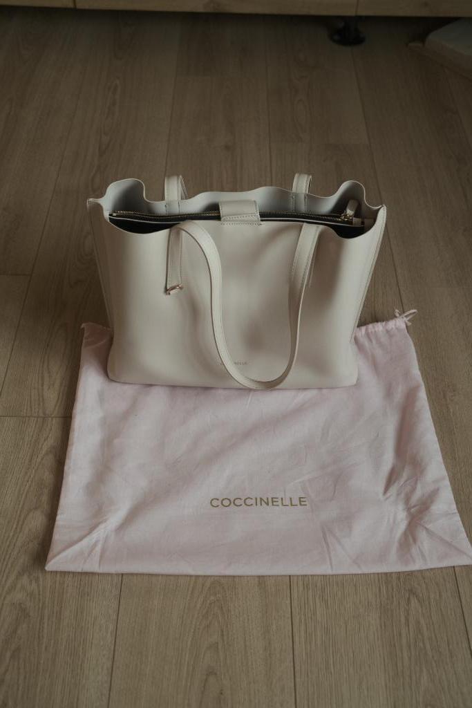 Coccinelle, Sieraden, Tassen en Uiterlijk, Tassen | Damestassen, Zo goed als nieuw, Schoudertasje, Roze, Ophalen