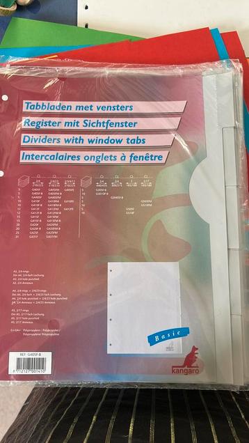 A4 tabbladen met venster 4 gaats beschikbaar voor biedingen