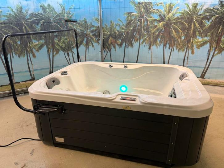 Allseas spa 2 Persoons 2 Ligplaatsen. Zeer compact, Tuin en Terras, Bubbelbaden en Hottubs, Zo goed als nieuw, Filter, Ophalen