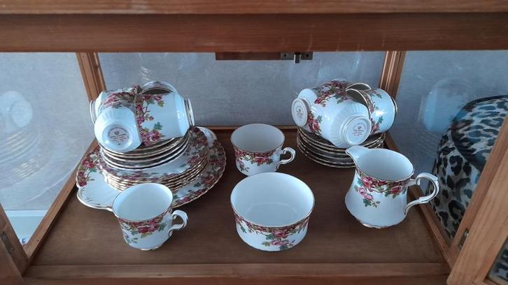 Royal stafford bone china servies, Antiek en Kunst, Antiek | Servies compleet, Ophalen