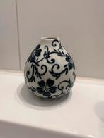 Blauw-Witte Vaas met Bloemmotief, Ophalen, Blauw, Aardewerk of Porselein, Zo goed als nieuw