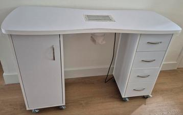 Nagelstudio / manicure tafel met afzuiging zgan  beschikbaar voor biedingen