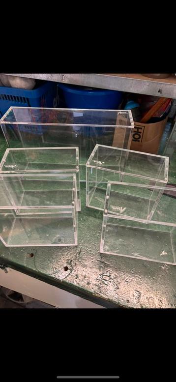 Acryl cases beschikbaar voor biedingen