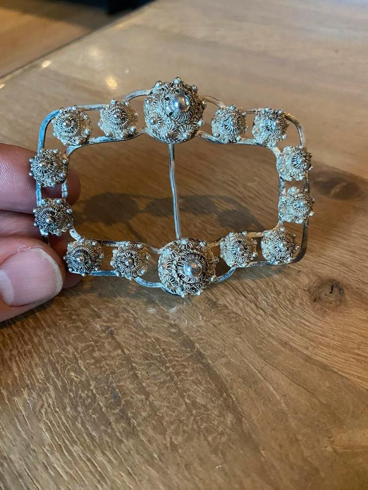 Zilveren gesp met Zeeuwse knopen, Antiek en Kunst, Antiek | Goud en Zilver, Zilver, Ophalen of Verzenden