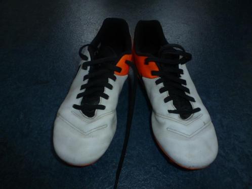 1 paar wit/oranje NIKE voetbalschoenen maat 38 1/2, Kinderen en Baby's, Kinderkleding | Schoenen en Sokken, Zo goed als nieuw