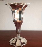 Zilveren art deco vaas "echt zilver "

304 gr voet is iets, Ophalen of Verzenden, Zilver