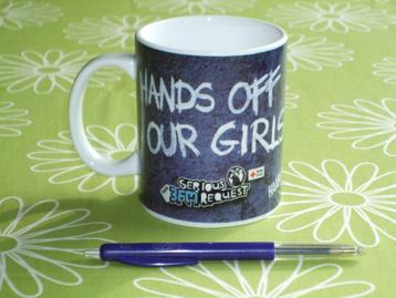Mok 3FM Serious Request - Hands off our girls - Haarlem 2014 beschikbaar voor biedingen