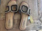 splinternieuwe slippers 39 goud-zwart met kaartjes aan vast, Slippers, Zwart, Nieuw, Ophalen of Verzenden