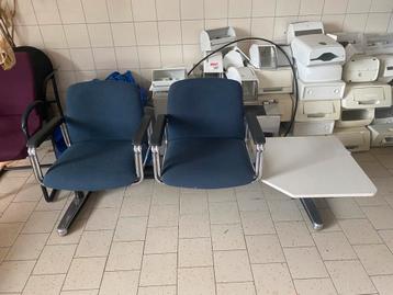Wachtruimteset van 2 stoelen praktijkruimte kliniek beschikbaar voor biedingen