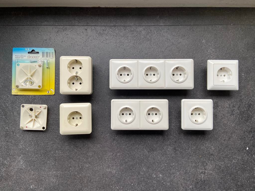 Wandcontactdozen, stopcontacten, Gira, Berker, Jung, Ophalen of Verzenden, Zo goed als nieuw, Stopcontact