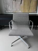 Vitra Eames EA108 Lichtgrijs Stof / Chroom 4x – Nieuwstaat, Huis en Inrichting, Bureaustoelen, Ophalen, Zo goed als nieuw, Grijs