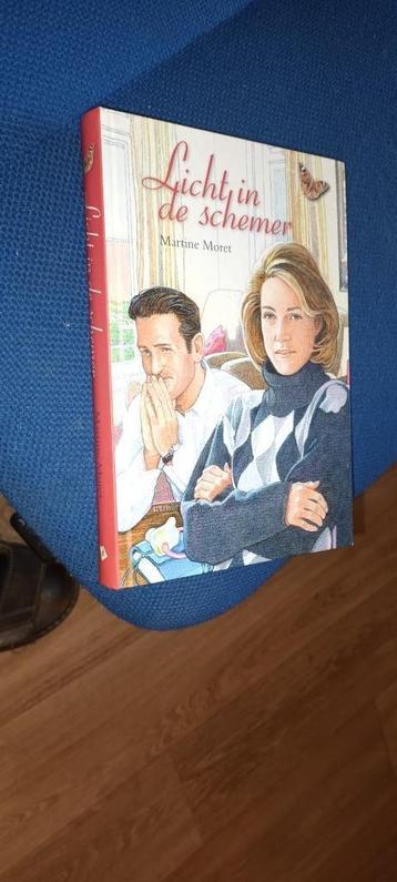 Moret, Martine	- Licht in de schemer  (christelijk) beschikbaar voor biedingen