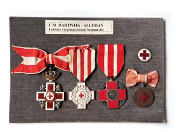 medaille set rode kruis wo2 zie info beschikbaar voor biedingen