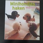 Mitsuki Hoshi - Minihondjes haken, Breien en Haken, Mitsuki Hoshi, Ophalen of Verzenden, Zo goed als nieuw