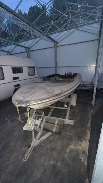 Opknap boot beschikbaar voor biedingen