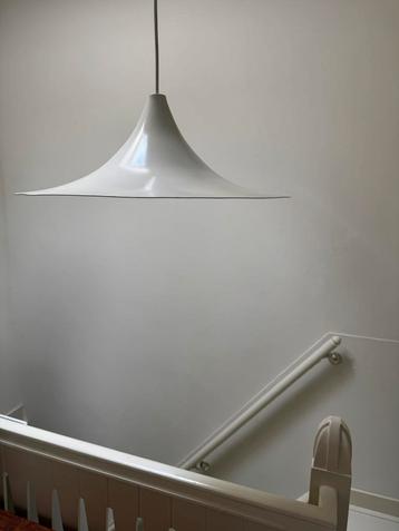 Witte heksenhoed / trompet hanglamp beschikbaar voor biedingen