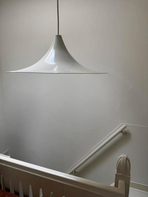 Witte heksenhoed / trompet hanglamp, Huis en Inrichting, Lampen | Hanglampen, Gebruikt, Minder dan 50 cm, Metaal, Ophalen of Verzenden