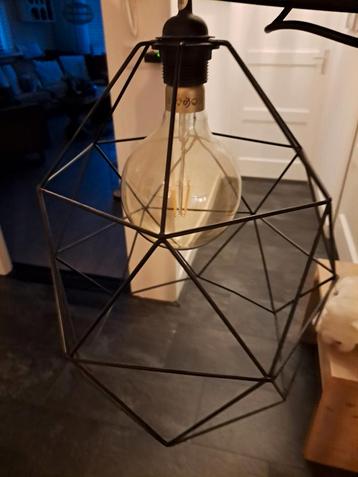 LEUKE ZWARTE HANG LAMP met  GLOEILAMP beschikbaar voor biedingen