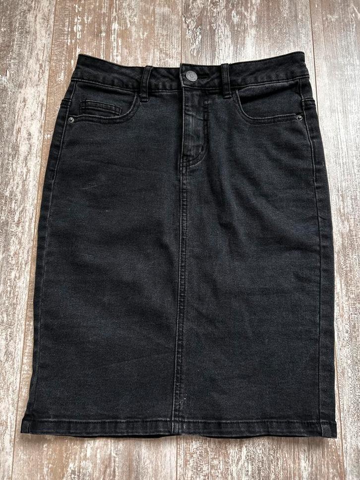 Zwart spijkerrokje van Vero Moda. Maat XS., Kleding | Dames, Rokken, Gedragen, Maat 34 (XS) of kleiner, Zwart, Boven de knie, Verzenden